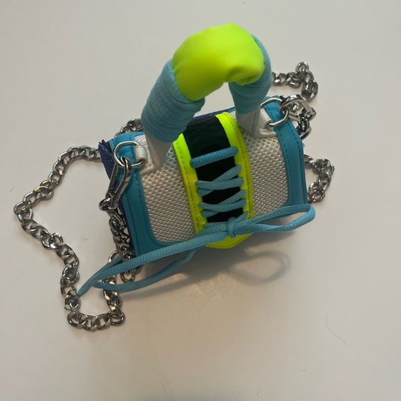 NEW Steve Madden Bdorra Diego Flap Top Crossbody Bag W/Chain Sneakerhead Purse - Picture 7 of 8